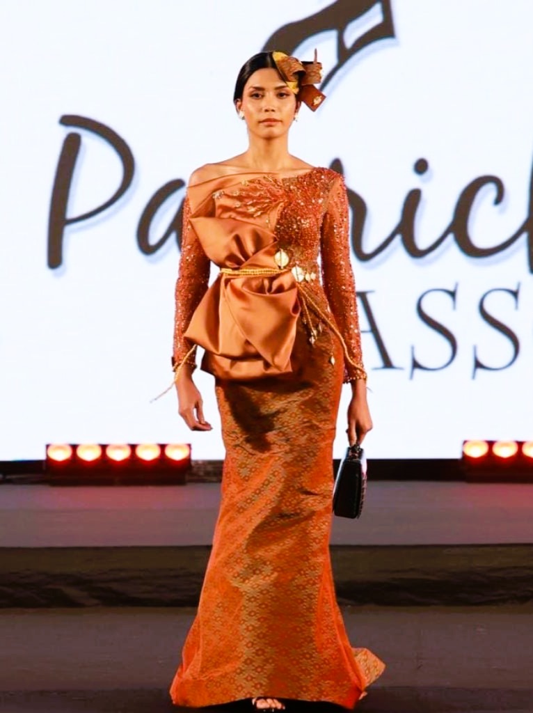 Création asiatique brodée dorée - Collection Asian